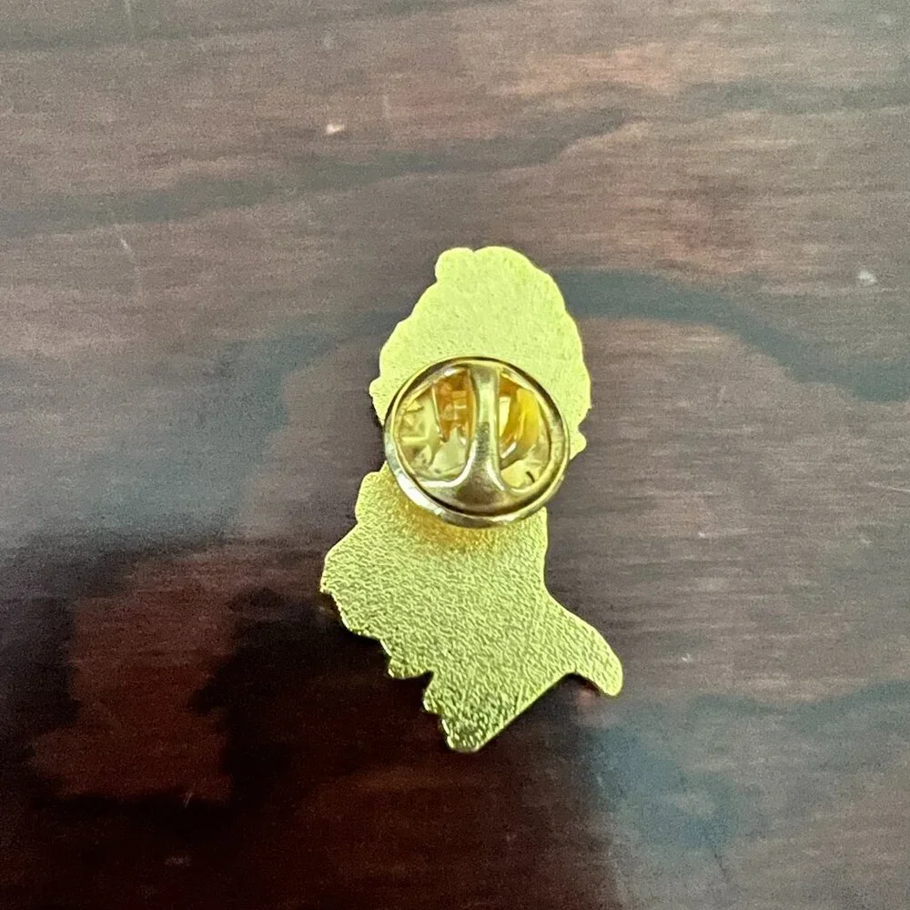 DISNEY Hocus Pocus “Mary Sanderson”‎ Enamel Trading Pin (BRAND-NEW & SO CUTE!)